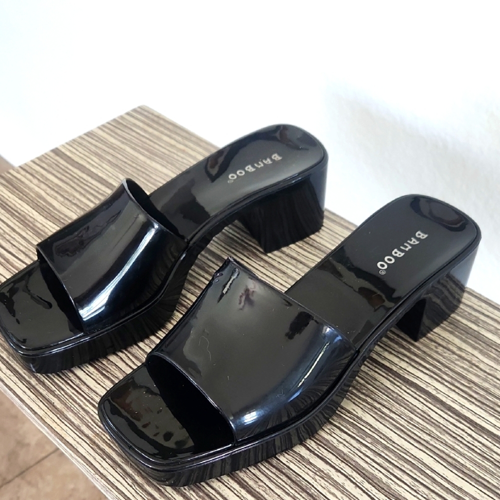 BAMBOO Women's Glossy Black Mules